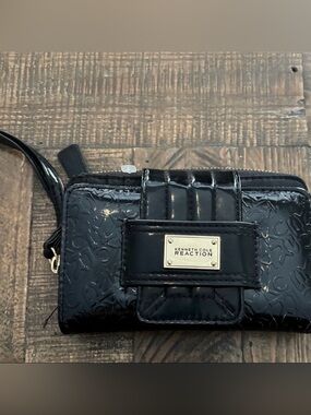 Kenneth Cole Reaction NWT  Black Patent Leather Wristlet